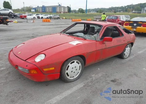 1985 Porsche 928 S z USA, uszkodzony, nr VIN WP0JB0923FS861110